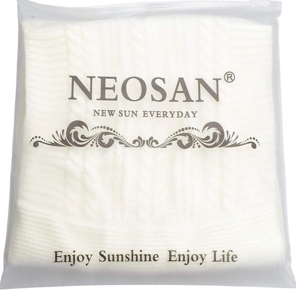 Crochet White Chunky Warm Knit Loop Scarf NIP - Picture 7 of 7